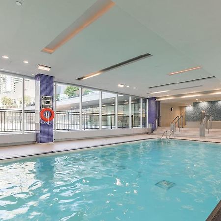 Апартаменты Gorgeous 1Br W/Parking Across The Scotiabank Arena Торонто Экстерьер фото