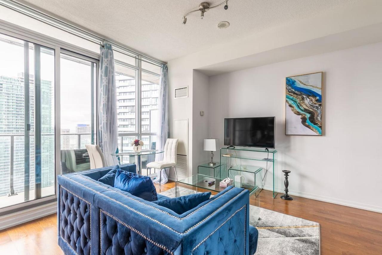Апартаменты Gorgeous 1Br W/Parking Across The Scotiabank Arena Торонто Экстерьер фото